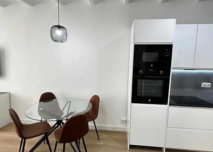 A H Rentals Picasso Apartamento
