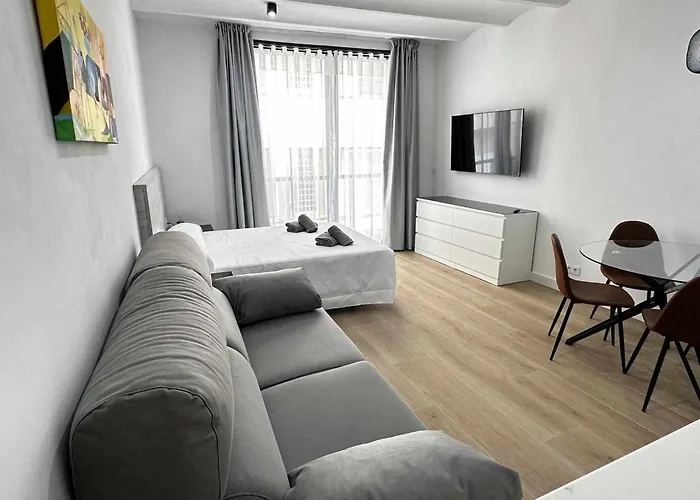 A H Rentals Picasso Apartamento