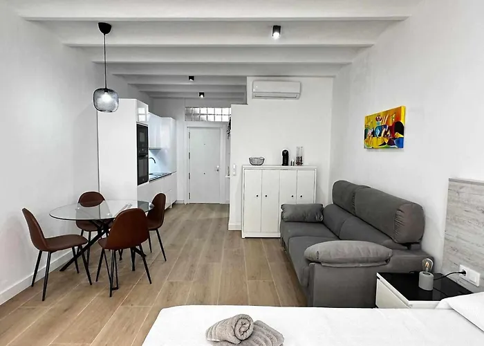 A H Rentals Picasso Apartamento