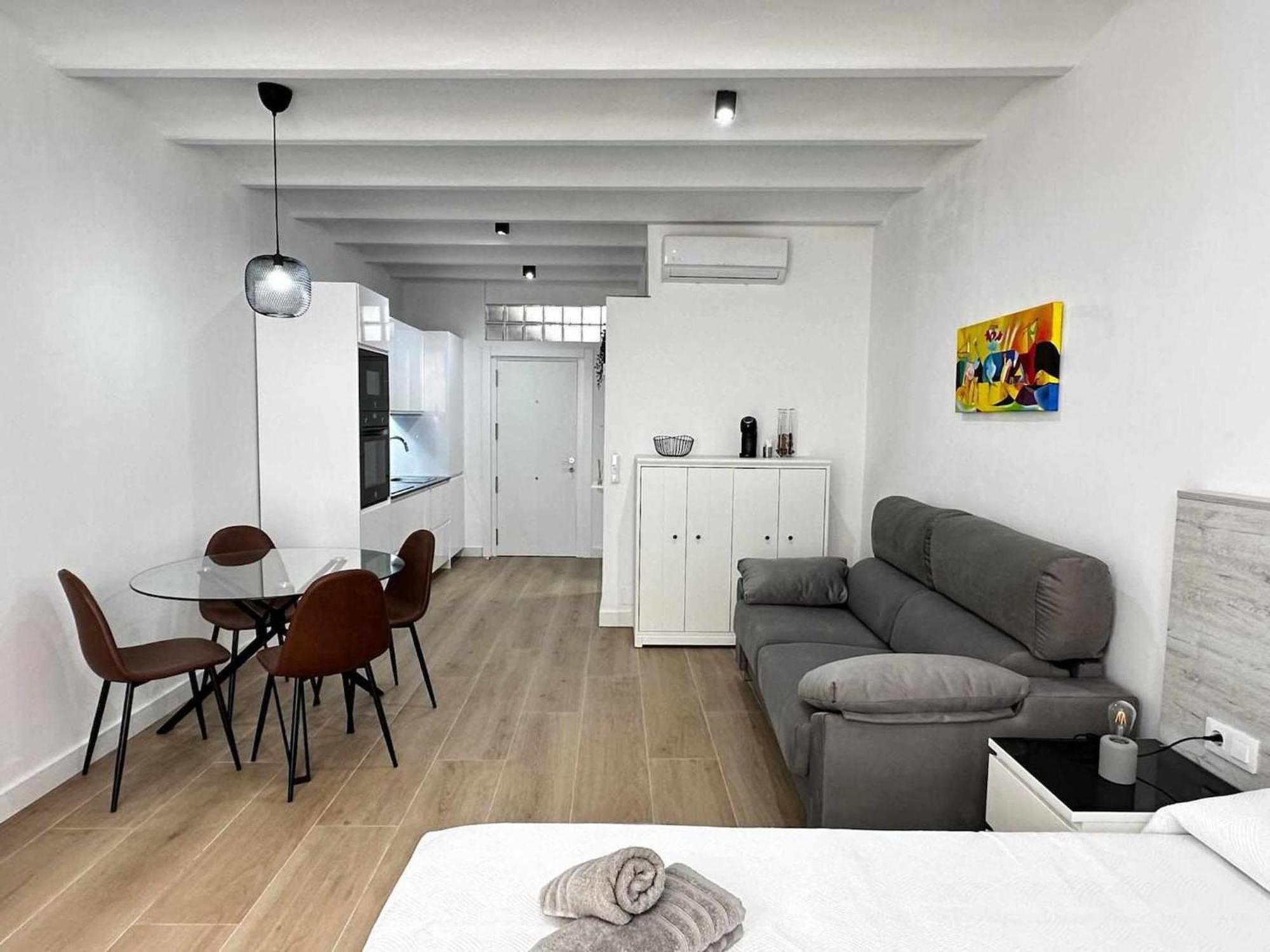 Apartment A H Picasso *